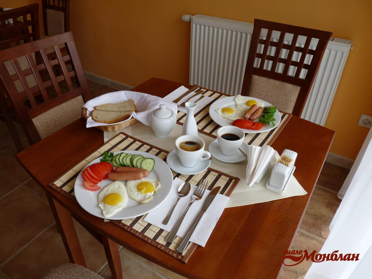 Сніданок в Яремчі
